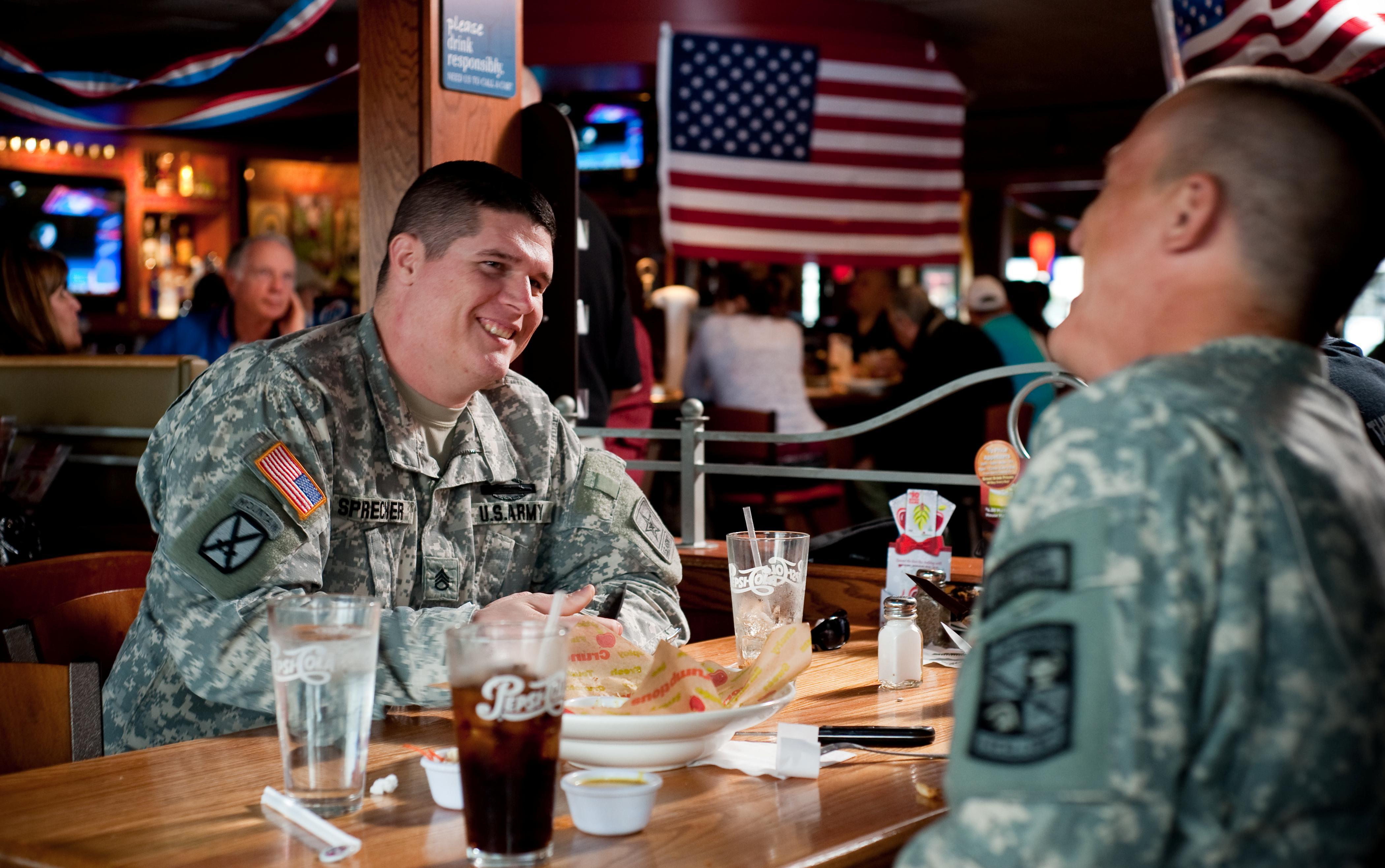 Applebee’s Says Thank You to Servicemembers with Complimentary Meals on
